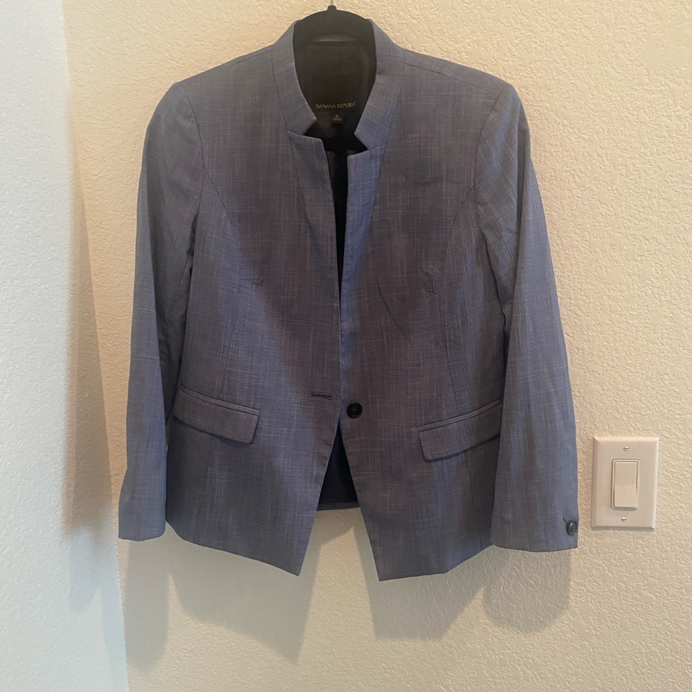 Navy blue preppy Banana Republic blazer Size: 6